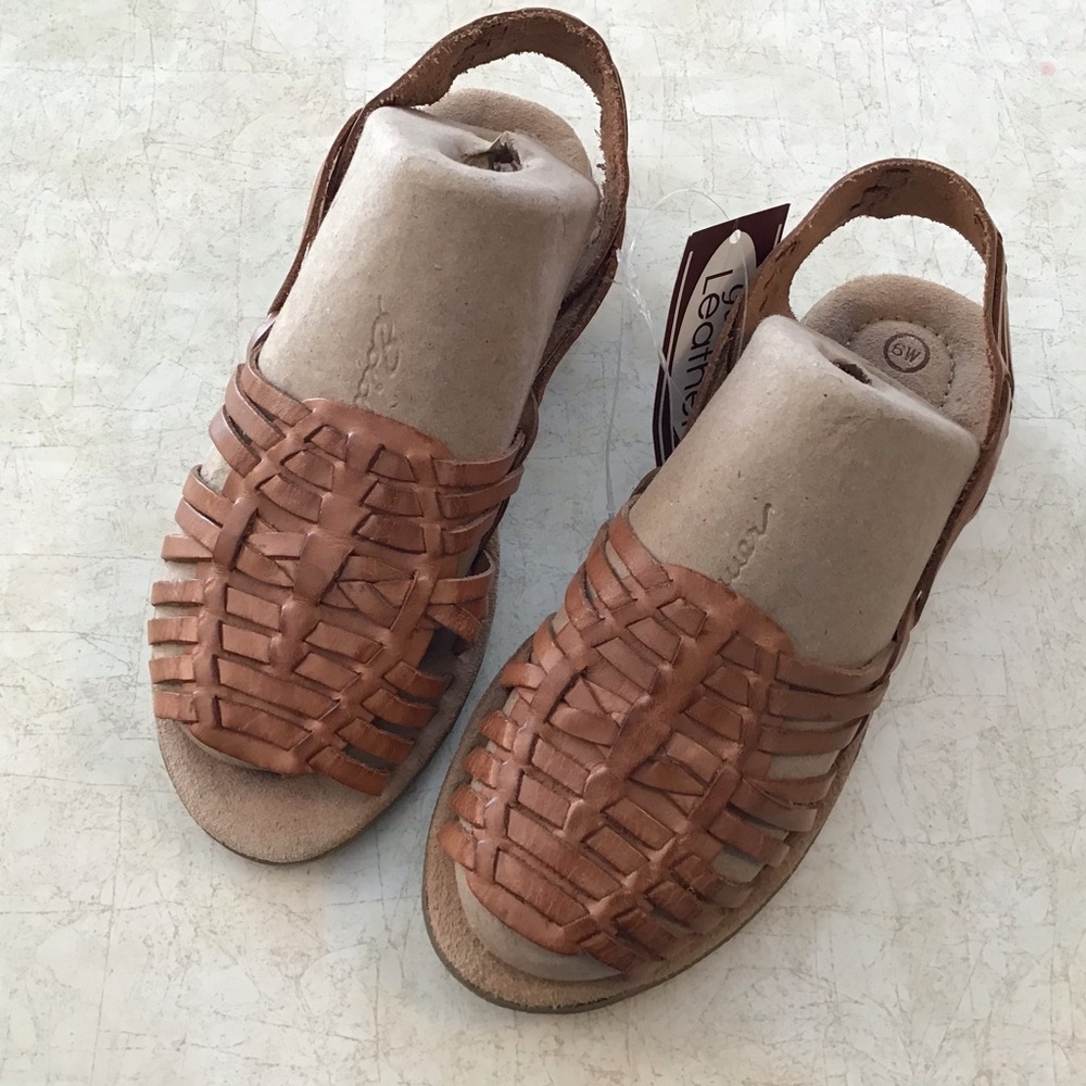 ZOLA LEATHER SANDALS NWT SIZE 6 W